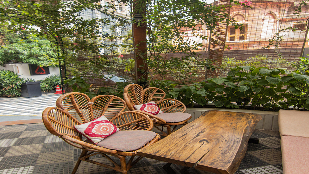 Best Cafe to Visit in Kolkata for Coffee Lovers and Foodies. Ft. Scarlet