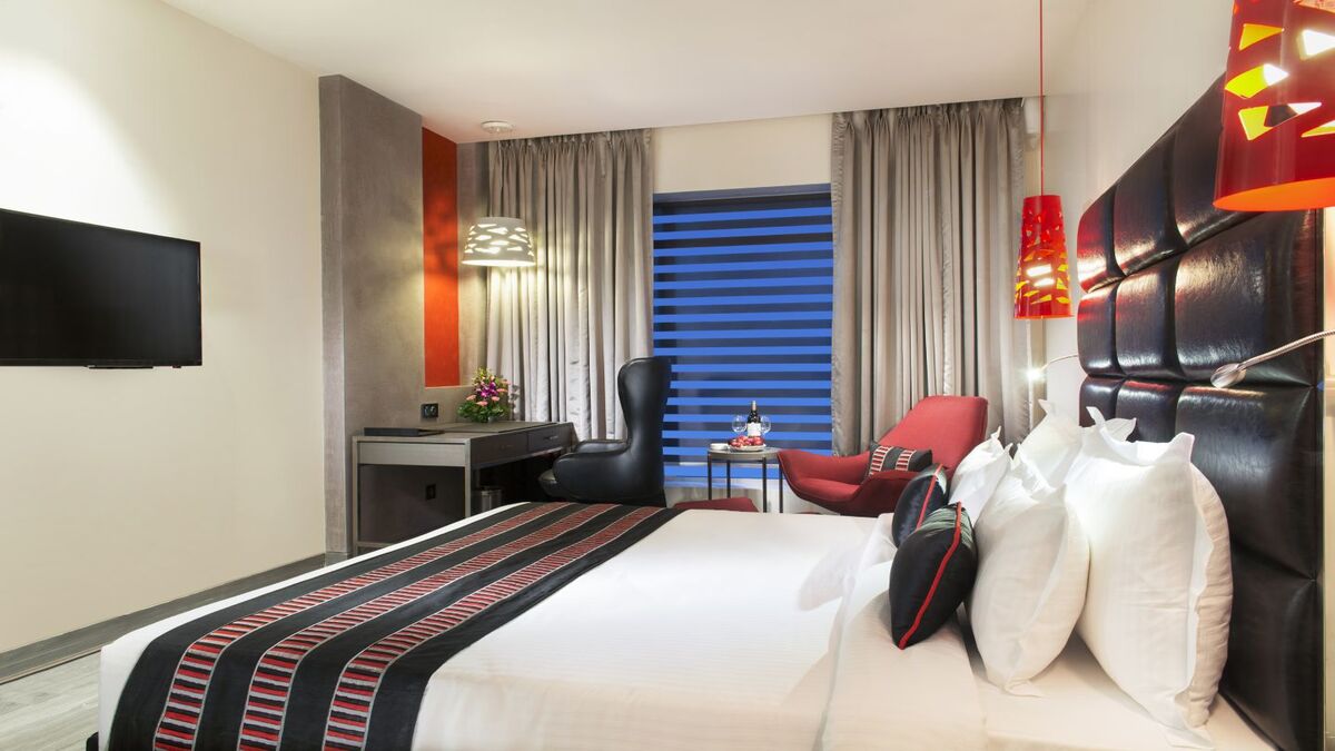 Luxury Stay near Robinson Street: What Makes the Location Perfect